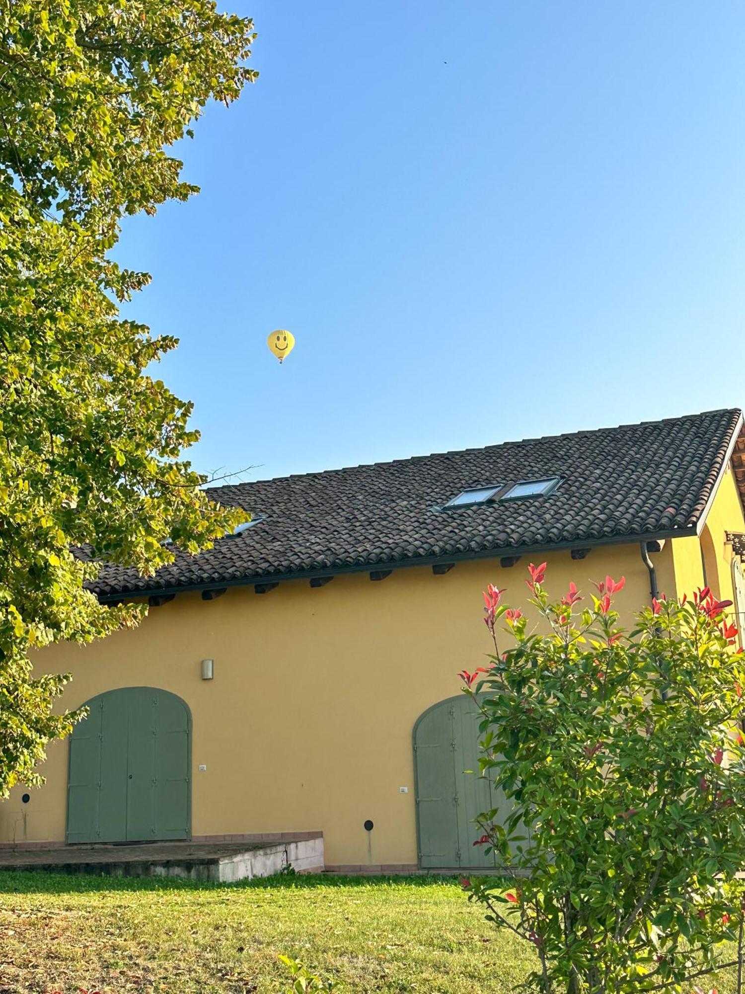 Вілла Just Langhe Casa Barolo Новело Екстер'єр фото